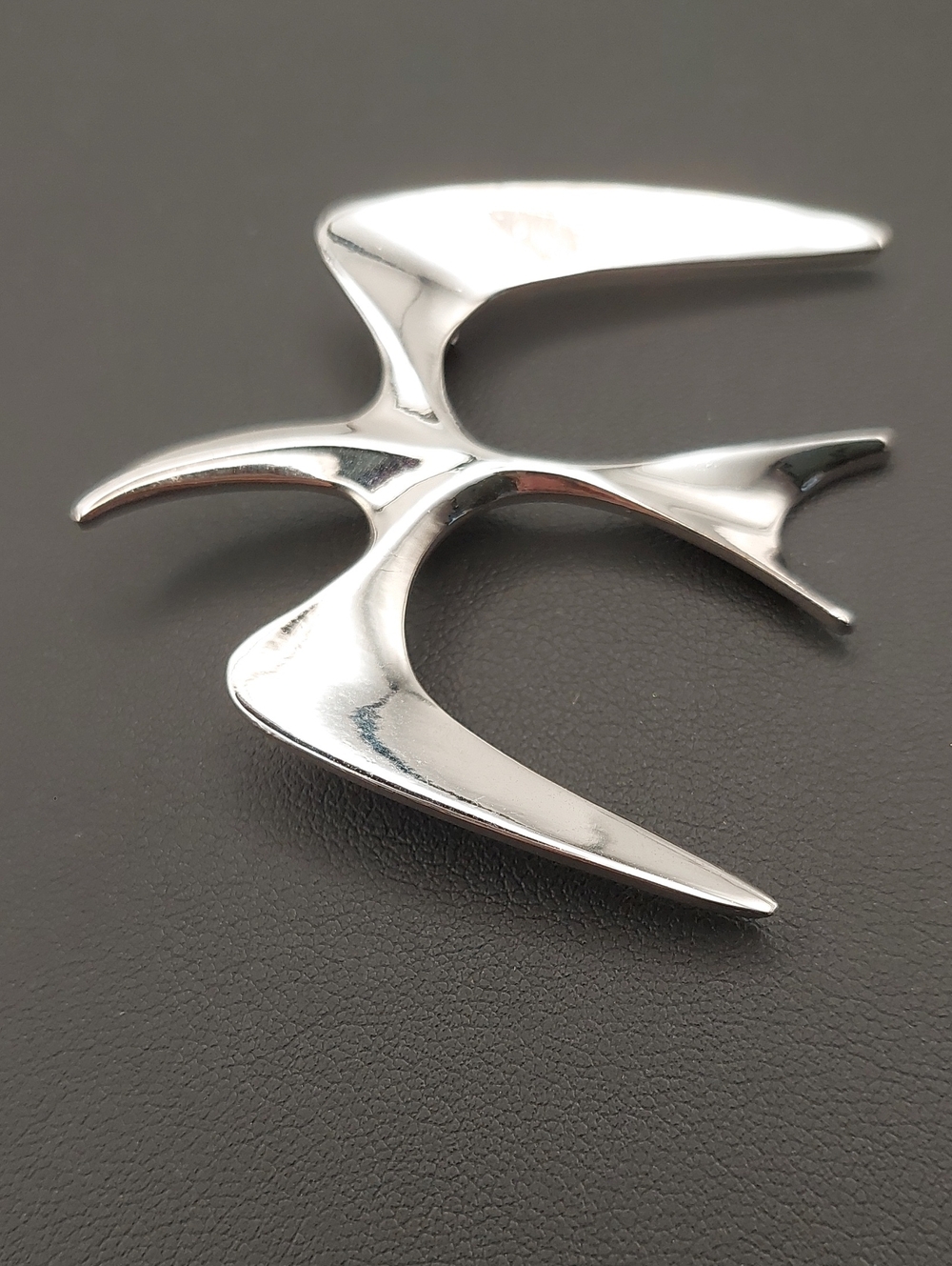 SARAH COVENTRY Canada 'Mr. Sea Gull' 1976 Vintage Sleek Silvertone Brooch